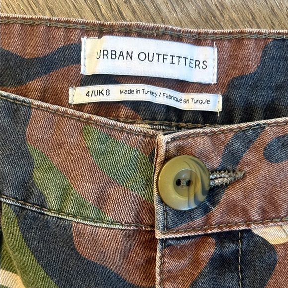 Urban Outfitters Camo Pants - Picture 2 of 9